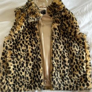 Girls crew cut leopard vest